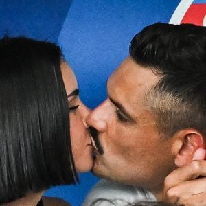 Florent Manaudou et sa nouvelle compagne Lola Dumenil dans les tribunes lors des Championnats de France de natation à Chartres le 18 Juin 2024. © Matthieu Mirville/Bestimage