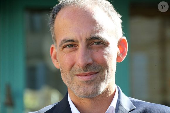 Raphaël Glucksmann, coprésident de Place Publique, lors de la clôture de la deuxième édition des réunions de Place Publique à La Réole en Gironde le 5 octobre 2025.

© Patrick Bernard / Bestimage