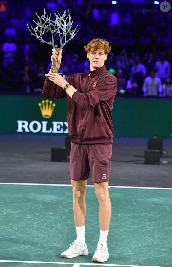 Jannik Sinner - Jannik Sinner remporte le Rolex Paris Masters 2025 face à Félix Auger-Aliassime à la Défense Arena le 2 novembre 2025 . © Veeren/Bestimage