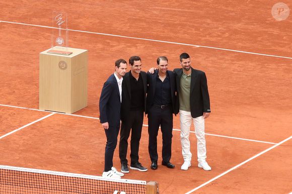 Rafael Nadal avec Roger Federer, Novak Djokovic et Andy Murray - Hommage à Rafael Nadal et à ses 14 victoires sur la terre battue de Roland Garros lors des Internationaux de France de Tennis de Roland Garros 2025 - Jour 01 à Paris le 25 Mai 2025. 

© Bertrand Rindoff / Bestimage