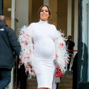 Amel Bent, enceinte, - Arrivées au défilé femme Giambattista Valli Automne/Hiver 2022/2023 lors de la Fashion Week de Paris, France, le 7 mars 2022. © Veeren-Clovis/Bestimage