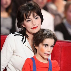 Diego, le plus jeune des 6 enfants de Lio, est mort

Lio et son fils Diego lors de l'enregistrement de l'émission "Vivement dimanche" .  © Guillaume Gaffiot/Bestimage