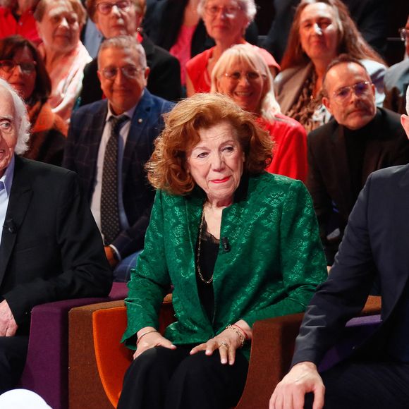 Exclusif - Gad Elmaleh et ses parents David et Régine lors de l'enregistrement de l'émission "Famille je vous aime" présentée par M. Drucker et qui sera diffusée le 13 juin 2025 sur France 3, aux Studios rive gauche à Paris, France, le 14 avril 2025. © Clovis-Gaffiot/Bestimage