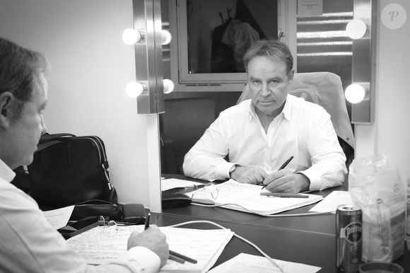 Aujourd'hui parent, il juge cette méthode d'éducation cruelle mais a heureusement su préserver sa nature positive.

Exclusif - Fabien Lecoeuvre, sur le plateau de TBT9 présenté par C.Hanouna, et diffusé en direct sur W9, Paris, France, le 17 février 2026. © Jack Tribeca / Bestimage