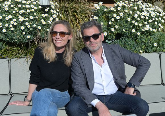 Exclusif - Clovis Cornillac et sa femme Lilou Fogli - Le rooftop du Kimpton St Honoré Paris accueille tous les dimanches "Fifi & Charles" (les chefs Philippine Jaillet et Charles Neyers).  Le 9 avril 2025. © Rachid Bellak / Bestimage