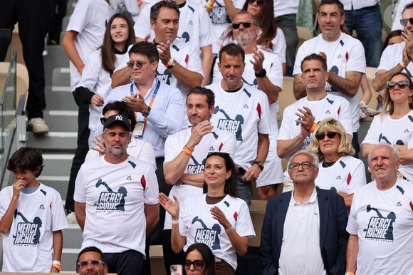 Clémentine, la compagne de R.Gasquet, Maryse Gasquet (au second plan), la mère de R.Gasquet, et les proches du tennisman - Dernier match de sa carrière pour R.Gasquet, battu par J.Sinner (6-3, 6-0, 6-4) lors des Internationaux de France de Tennis de Roland Garros 2025, le 29 mai 2025. 
© Jacovides / Moreau / Bestimage