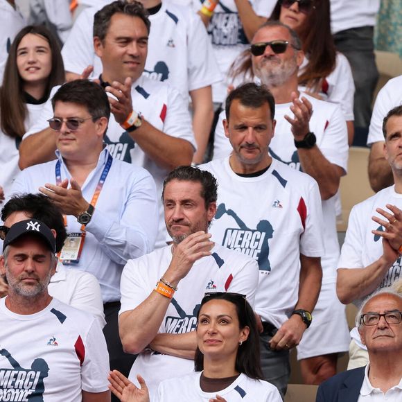 Clémentine, la compagne de R.Gasquet, Maryse Gasquet (au second plan), la mère de R.Gasquet, et les proches du tennisman - Dernier match de sa carrière pour R.Gasquet, battu par J.Sinner (6-3, 6-0, 6-4) lors des Internationaux de France de Tennis de Roland Garros 2025, le 29 mai 2025. 
© Jacovides / Moreau / Bestimage