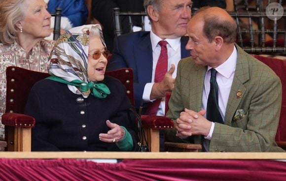 La reine Elisabeth II d’Angleterre assiste au "Royal Windsor Horse Show" à Windsor en présence du prince Edward, duc de Kent, et de sa femme, Sophie Rhys-Jones, comtesse de Wessex, Royaume Uni, le 13 mai 2022.