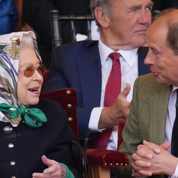 La reine Elisabeth II d’Angleterre assiste au "Royal Windsor Horse Show" à Windsor en présence du prince Edward, duc de Kent, et de sa femme, Sophie Rhys-Jones, comtesse de Wessex, Royaume Uni, le 13  mai 2022.