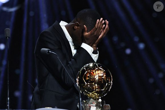 Un grand moment d'émotion pour Ousmane Dembélé

Le joueur français du Paris Saint-Germain, Ousmane Dembele, réagit après avoir remporté le Ballon d'Or masculin lors de la cérémonie de remise du Ballon d'Or France Football 2025 au Théâtre du Chatelet à Paris, France, le 22 septembre 2025. Photo de Gao Jing/Xinhua/ABACAPRESS.COM