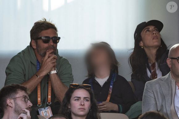 Nolwenn Leroy et son compagnon Arnaud Clément et leur fils Marin en tribunes lors de la finale messieurs des Internationaux de France de Tennis de Roland Garros 2025 (jour 15), à Paris, France, le 8 juin 2025. © Cyril Moreau/Bestimage