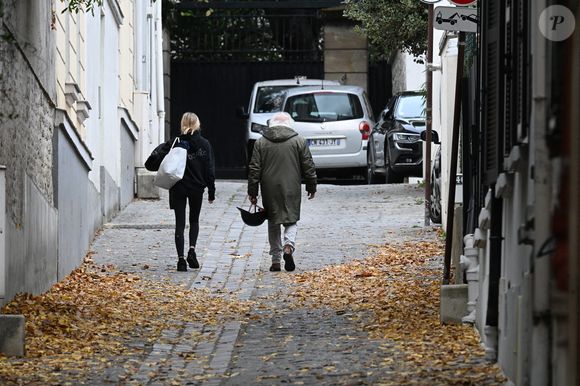 Didier Barbelivien accompagne sa fille chez Nicolas et Carla Sarkozy à Paris puis ressort seul après avoir salué l'ancien président tout juste sorti de prison.
Paris, le 11 novembre 2025. Photo par Agence / Bestimage