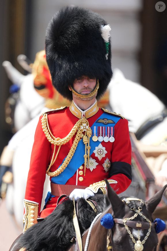 L'occasion pour le Prince William de monter à cheval et d'enfiler son uniforme militaire. 

Le prince William lors de la cérémonie Trooping the Colour à Londres, le 14 juin 2025. 

Photo : Jams Whatling / Bestimage