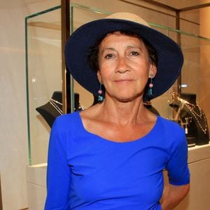 Le 22 mars 2025, le jour de sa disparition, Caroline Loeb a partagé sur Instagram une photo de son petit frère, encore adolescent, accompagné d'un tendre message, "Martin, mon petit frère", accompagné de quatre cœurs blancs.
Caroline Loeb lors de la remise du prix Françoise Sagan 2022 chez Arije Paris le 28 juin 2022. © Philippe Baldini / Bestimage