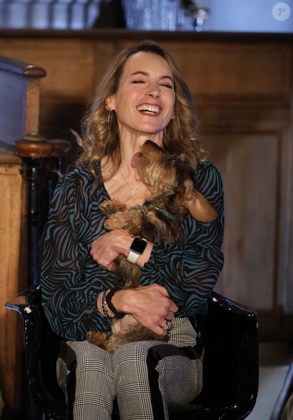 Laetitia Barlerin, vétérinaire et journaliste - S.Rotenberg, lors de l'enregistrement de l'émission "Animaux Stars", présentée par B.Montiel et diffusée le 5 avril 2025 sur la chaîne Animaux. Paris, le 17 février 2025. 
© Denis Guignebourg / Bestimage