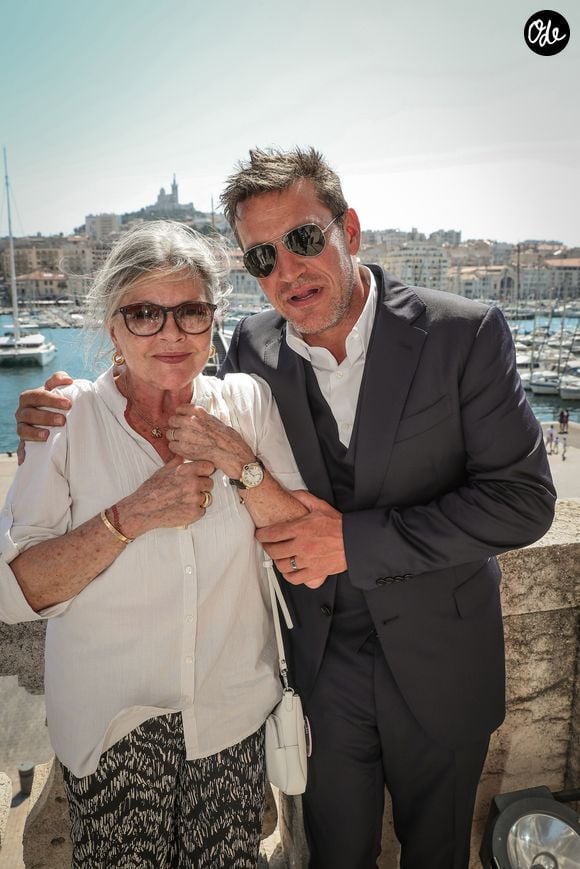 Aujourd’hui, leurs échanges se sont toutefois espacés avec le temps et leurs nouvelles vies respectives.

 Benjamin Castaldi et sa mère Catherine Allégret - Terrasse de la Mairie - Mariage civil de Benjamin Castaldi et Aurore Aleman à la mairie de Marseille, le 27 août 2016. © Jacovides-Moreau/Bestimage