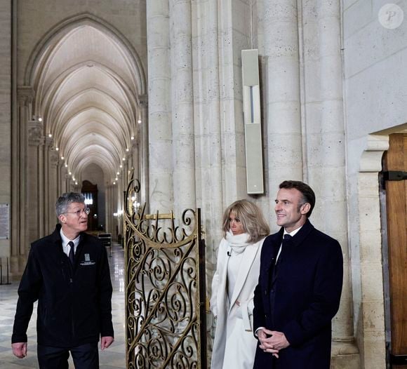 Cinq ans après le terrible incendie qui l'a endommagée, la cathédrale Notre-Dame s'apprête à rouvrir ses portes. Ce samedi 7 décembre 2024, la cérémonie d'ouverture se déroulera en présence d'une cinquantaine de chefs d'Etat

Le président français E.Macron et la première dame B.Macron, accompagnés de V.Pécresse, présidente de la région Ile-de-France, A.Hidalgo, maire de Paris, R.Dati, ministre de la Culture, visitent le chantier de la cathédrale Notre-Dame de Paris pour remercier les donateurs et les ouvriers qui ont travaillé à la reconstruction du monument après l'incendie qui a ravagé la cathédrale le 15 avril 2019 à Paris (France), le 29 novembre 2024.

© Stéphane de Sakutin / Pool / Bestimage