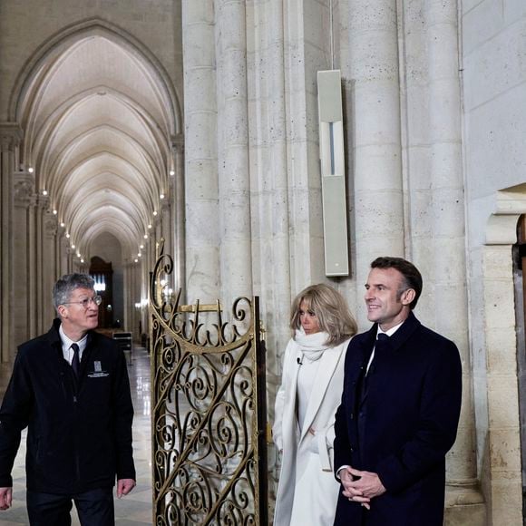 Cinq ans après le terrible incendie qui l'a endommagée, la cathédrale Notre-Dame s'apprête à rouvrir ses portes. Ce samedi 7 décembre 2024, la cérémonie d'ouverture se déroulera en présence d'une cinquantaine de chefs d'Etat

Le président français E.Macron et la première dame B.Macron, accompagnés de V.Pécresse, présidente de la région Ile-de-France, A.Hidalgo, maire de Paris, R.Dati, ministre de la Culture, visitent le chantier de la cathédrale Notre-Dame de Paris pour remercier les donateurs et les ouvriers qui ont travaillé à la reconstruction du monument après l'incendie qui a ravagé la cathédrale le 15 avril 2019 à Paris (France), le 29 novembre 2024.

© Stéphane de Sakutin / Pool / Bestimage