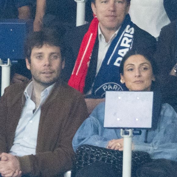 Parmi les autres personnalités présentes, les amoureux Benjamin Duhamel et Agathe Lambret.

Benjamin Duhamel et Agathe Lambret dans les tribunes du match de quart de finale aller de Ligue Des Champion au Parc des Princes à Paris, le 8 avril 2026. 

Photo : Cyril Moreau / Bestimage