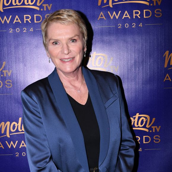 Une décision intime qu'elle comprend parfaitement, d'autant plus qu'elle reflète une tendance lourde chez les jeunes de son âge.

Exclusif - Élise Lucet lors de la soirée de remise de prix Molotov TV Awards 2024, première édition, pour récompenser les programmes télés préférés.

© Rachid Bellak / Bestimage