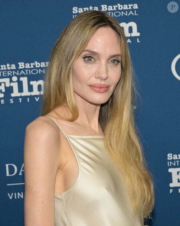 Le 5 février 2025, Santa Barbara, Californie, USA : Angelina Jolie assiste à la 40ème édition du Festival International du Film de Santa Barbara pour le 2025 Matlin Modern Master Award honorant Angelina Jolie. (Credit Image : © Billy Bennight/ZUMA Press Wire)