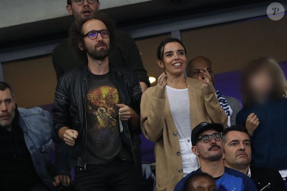 Elodie Bouchez, son mari Thomas Bangalter (groupe Daft Punk), leurs fils Roxan et Arnaud Ducret dans les tribunes du stade de France lors du match de ligue des nations opposant la France à l'Allemagne à Saint-Denis, Seine Saint-Denis, France, le 16 octobre 2018. La France a gagné 2-1.