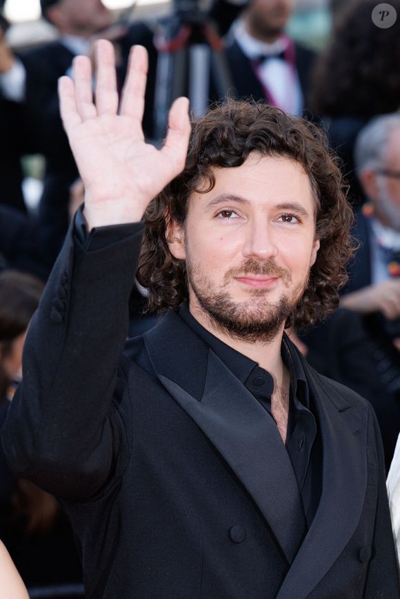 Vincent Lacoste - Montée des marches du film " La bataille de Gaulle : L'âge de fer " lors du 79ème Festival International du Film de Cannes, le 20 mai 2026. © Jacovides-Moreau / Bestimage