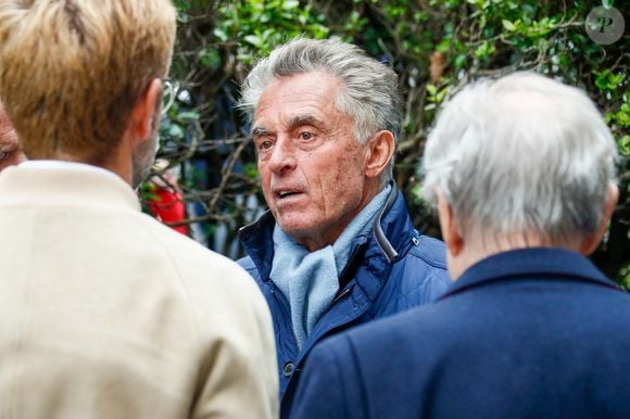 Gérard Holtz à la sortie des obsèques du journaliste Daniel Bilalian en l'église Saint-Pierre de Neuilly-sur-Seine, FRance, le 22 mai 2025. © Clovis-Ouahcene/Bestimage