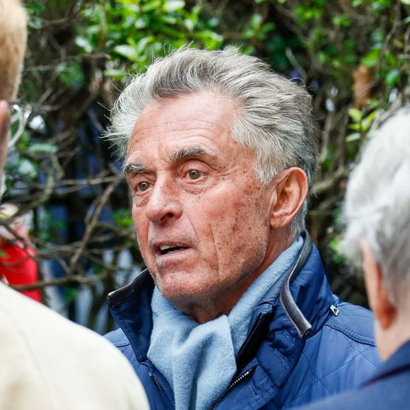 Gérard Holtz à la sortie des obsèques du journaliste Daniel Bilalian en l'église Saint-Pierre de Neuilly-sur-Seine, FRance, le 22 mai 2025. © Clovis-Ouahcene/Bestimage