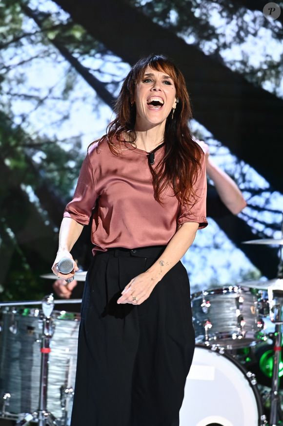 L'occasion de voir Zaz soutenir son talent Gianni.

Exclusif - Zaz - Enregistrement de l'émission "Vivement dimanche" au studio Rive gauche, le 18 mars 2025, présentée par M.Drucker, et diffusée le 23 mars 2025 sur France 3. 
© Guillaume Gaffiot / Bestimage