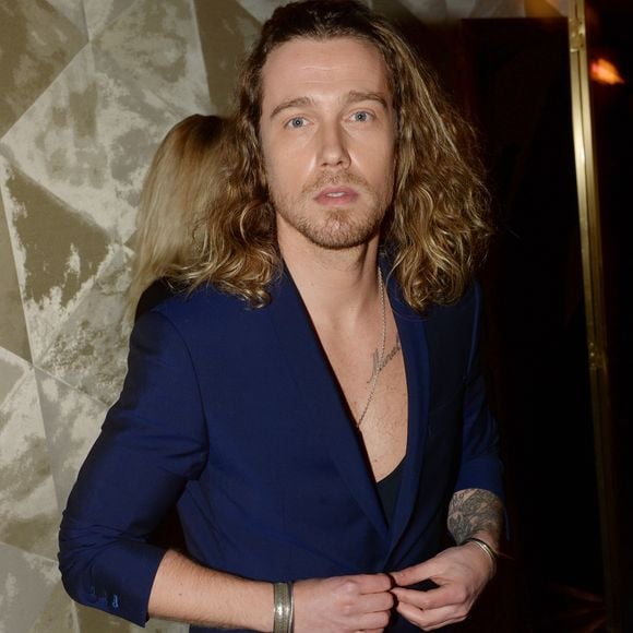 Julien Doré à la 11ème cérémonie des Globes de Cristal au Lido à Paris, le 30 janvier 2017. 

Photo : Rachid Bellak / Bestimage