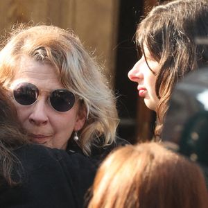 Isabelle Gélinas et sa fille Blanche - Arrivées aux obsèques de Bruno Salomone en l'église Sainte-Anne de Polangis de Joinville-le-Pont (Val-de-Marne) le 23 mars 2026. © Cyril Moreau - Dominique Jacovides / Bestimage