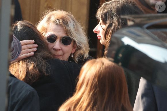 Isabelle Gélinas et sa fille Blanche - Arrivées aux obsèques de Bruno Salomone en l'église Sainte-Anne de Polangis de Joinville-le-Pont (Val-de-Marne) le 23 mars 2026. © Cyril Moreau - Dominique Jacovides / Bestimage