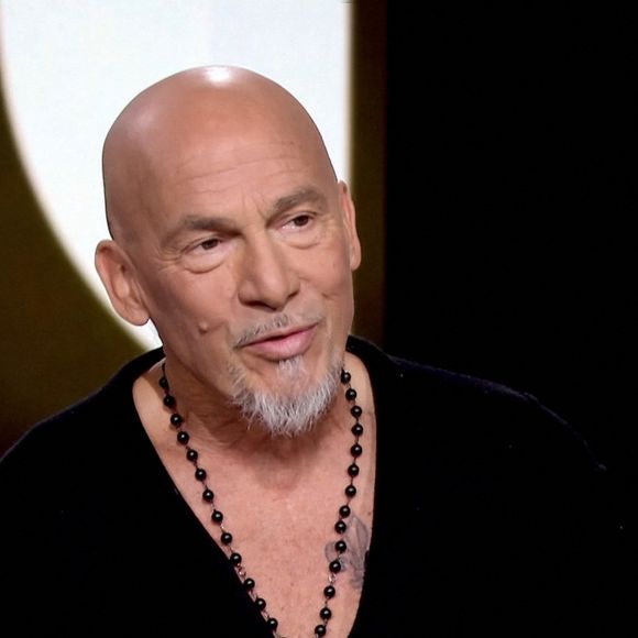 Florent Pagny est l'invité de Laurent Delahousse sur le plateau du journal de France 2 le 2 avril 2023.

© Jack Tribeca / Bestimage
