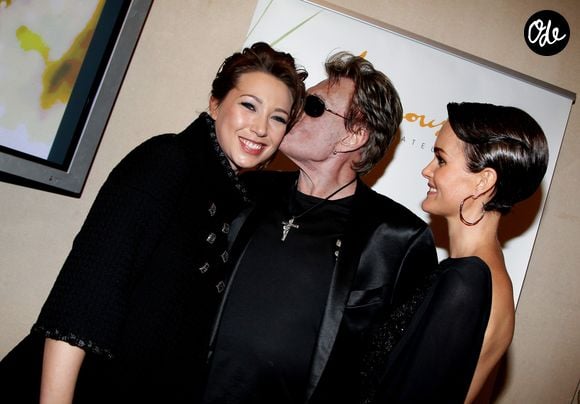 Laura Smet va ainsi faire revivre à l’écran la relation complexe entre Johnny Hallyday et sa mère.

Laura Smet et Johnny Hallyday lors de la vente aux enchères de poupées Frimousses des créateurs à l'hôtel des ventes Drouot.

© AGENCE / BESTIMAGE
