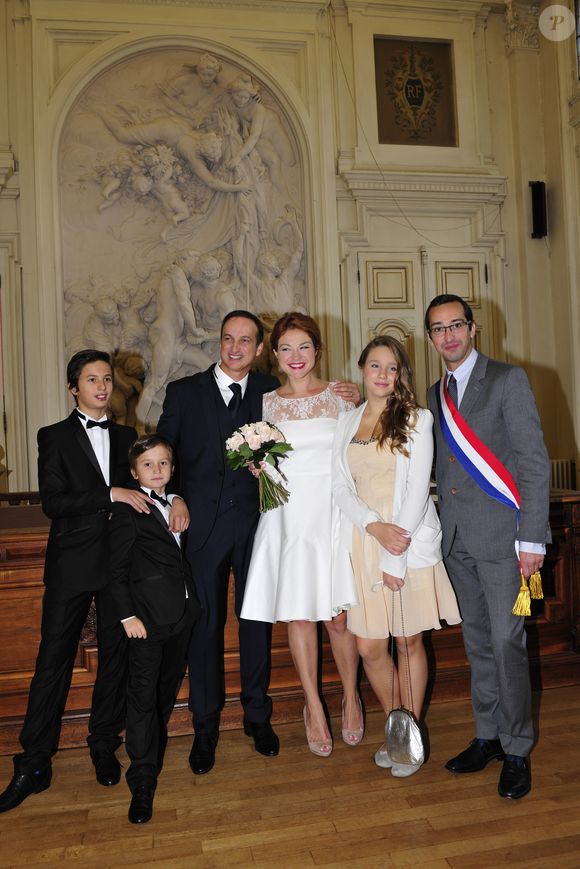 Exclusif - Emilie Dequenne, sa fille Milla, 12 ans, son époux Michel Ferracci, et ses deux fils Enzo, 13 ans, et Maël, 8 ans, avec le maire du 10ème arrondissement, Rémi Féraud - Mariage de Michel Ferracci et Emilie Dequenne à la mairie du 10ème arrondissement, le samedi 11 octobre 2014 à Paris. © Roberto Battistini / Bestimage