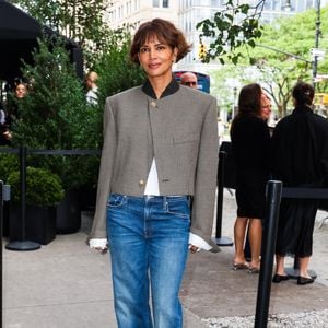 Halle Berry arrive au "Chanel Through The Lens Luncheon" à New York.
© Bestimage