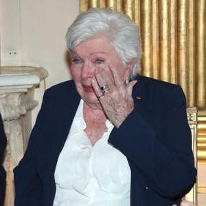 Line Renaud pleure sous l’émotion - Line Renaud fait don de ses archives aux Archives Nationales au Ministère de la Culture, Paris. © Bertrand Rindoff / Bestimage