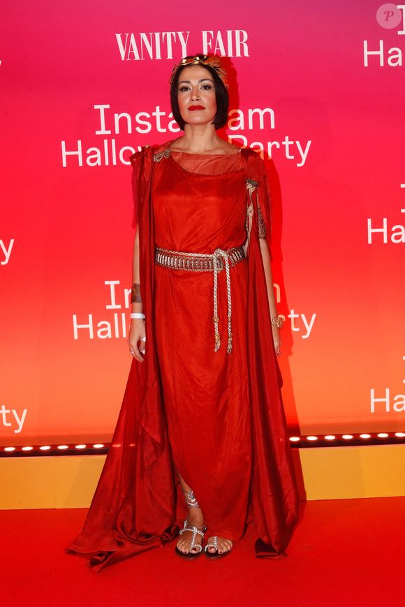 Karima Charni en romaine - Soirée Instagram halloween à l'hôtel Marois à Paris, France, le 31 octobre 2024. © Christophe Clovis / Bestimage