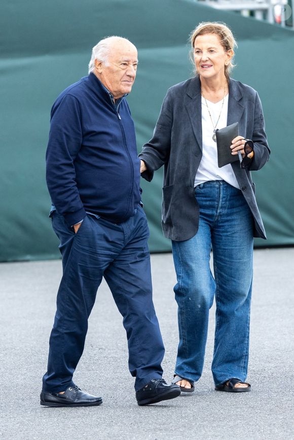 BGUK_2975553 - a coruna, espagne - L'homme d'affaires milliardaire espagnol Amancio Ortega profite d'une journée en famille pour regarder les chevaux sauter au centre équestre Casas Novas avec sa fille Marta Ortega et son partenaire Carlos Torretta à A Coruña, Espagne.



Sur la photo : Amancio Ortega