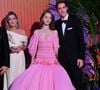Venue avec son fiancé Ben-Sylvester Strautmann, Alexandra de Hanovre a misé sur une impressionnante robe rose bonbon de la griffe Giambattista Valli
La princesse Caroline de Hanovre, la princesse Alexandra de Hanovre et son compagnon Ben Sylvester Strautmann durant la 69ème édition du Bal de la Rose dans la Salle des Étoiles du Sporting Monte-Carlo à Monaco
. © Bruno Bebert / Pool Monaco / Bestimage