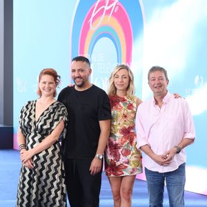 Aujourd’hui, l’actrice assume ne plus vouloir tourner ce type de scènes, notamment depuis la prise de conscience portée par le mouvement MeToo.

Éloïde Poux, Majid Berhila, Amélie Etasse, Frédéric Bouraly au Forum lors du 64e Festival de télévision de Monte-Carlo le 14 juin 2025. © Denis Guignebourg/Bestimage