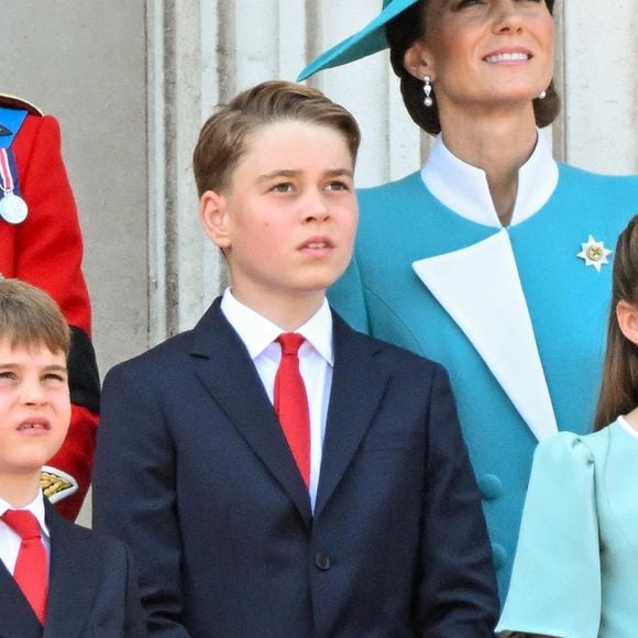 Le prince Louis de Galles, Le prince George de Galles, La princesse Charlotte de Galles - Les membres de la famille royale britannique au balcon de Buckingham Palace lors de la cérémonie Trooping the Colour à Londres, le 14 juin 2025. Affecté par le crash du Boeing 787 Dreamliner à Ahmedabad du 12 juin, le souverain et les officiels porteront un brassard noir en hommage aux plus de 270 victimes. Bon nombre d'elles étaient des ressortissants britanniques.
