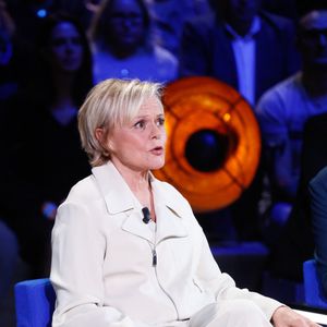 En témoignant ainsi, elle invite à briser le silence pour mieux comprendre et accompagner celles qui en souffrent.

Exclusif - Muriel Robin - Enregistrement de l'émission "La Boîte à secrets", au Studio du Lendit, présentée par F.Bollaert et diffusée le 24 janvier sur France 3. Le 16 décembre 2024
© Christophe Clovis / Bestimage