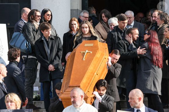 Les obsèques de l'actrice belge ont eu lieu le le 26 mars 2025 au crématorium du cimetière du Père Lachaise, à Paris

Maël Ferracci, Milla Savarese, la fille de la défunte, Enzo Ferracci, et le veuf Michel Ferracci à la sortie des obsèques d'Emilie Dequenne au cimetière Père Lachaise à Paris, France, le 26 mars 2025. © Cyril Moreau/Bestimage