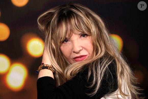 Info - Ruinée, la chanteuse égérie de Claude François, Annie Philippe, ne paie plus son luxueux logement de Boulogne - Portrait de Annie Philippe