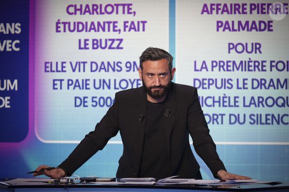 Exclusif - Cyril Hanouna, sur le plateau de l’émission « TPMP » présentée par C.Hanouna et diffusée en direct sur Youtube et sur toutes les box (SFR, FREE, Bouygues, MyCanal etc), Paris, France, le 25 mars 2025. © Jack Tribeca / Bestimage