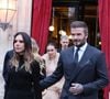Depuis plusieurs mois, les parents multiplient les gestes pour renouer avec leur fils aîné.

David Beckham et Victoria Beckham, Jackie Apostel - V.Beckham, accompagnée de sa famille, à la sortie de l'Hôtel La Réserve avant d'être élevée au rang de Chevalier des Arts et des Lettres au ministère de la Culture à Paris, le 26 janvier 2026. © Denis Guignebourg / Bestimage