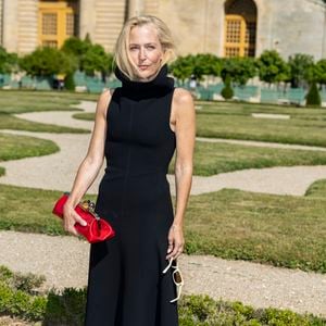 Gillian Anderson au photocall du défilé Jacquemus de la mode homme Printemps/Été 2026 dans le cadre de la Fashion Week de Paris dans les jardins de l’Orangerie à Versailles, France, le 29, 2025. © Olivier Borde/Bestimage