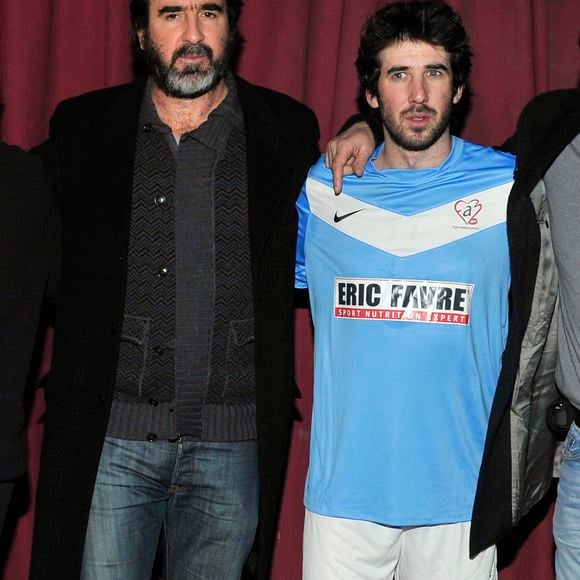 Raphaël Cantona, 38 ans, a d'abord travaillé pour une marque de cosmétique avant d'occuper un poste pour un fabriquant de moteurs à Marseille...

Éric Cantona et son fils Raphael participent au 3ème Monaco Beach Soccer Show a Monaco le 9 février 2013. Crédit Junior/Bestimage